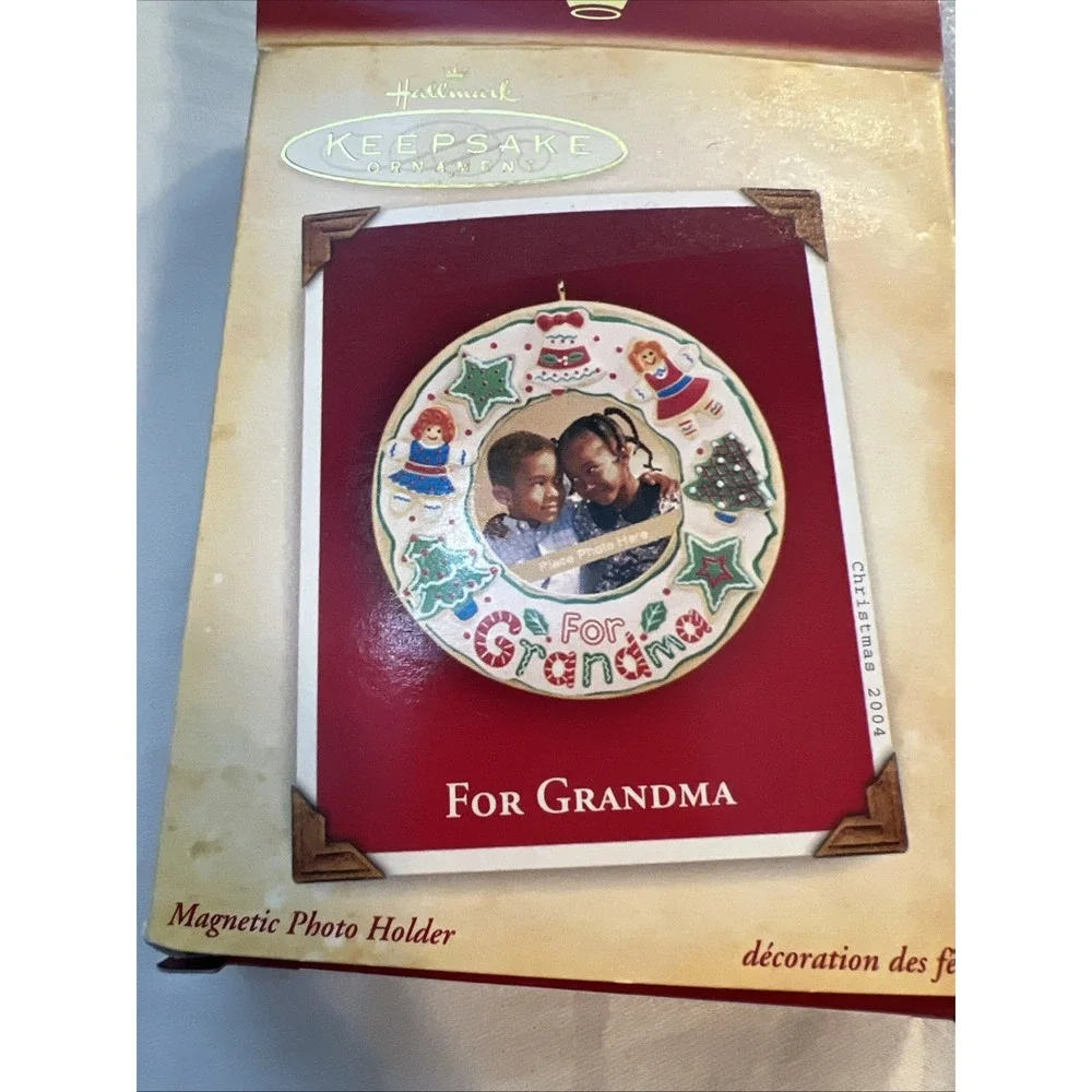 Hallmark: For Grandma - Magnetic Photo Holder - Keepsake Ornament 2004 NEW